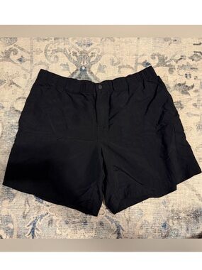 Columbia Women’s Black Active Cargo Shorts